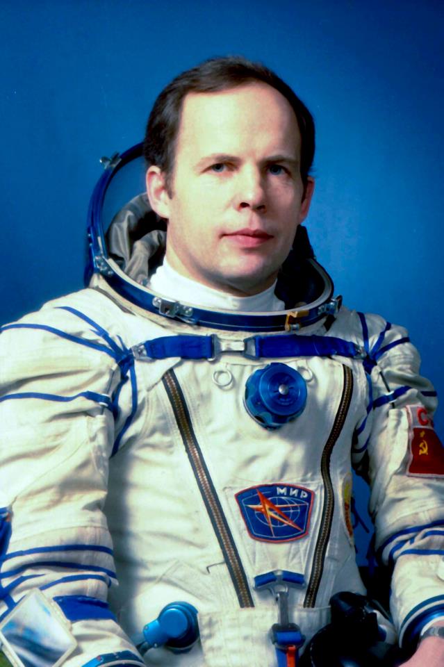 анатолий соловьев космонавт наибольшее число выходов в космос